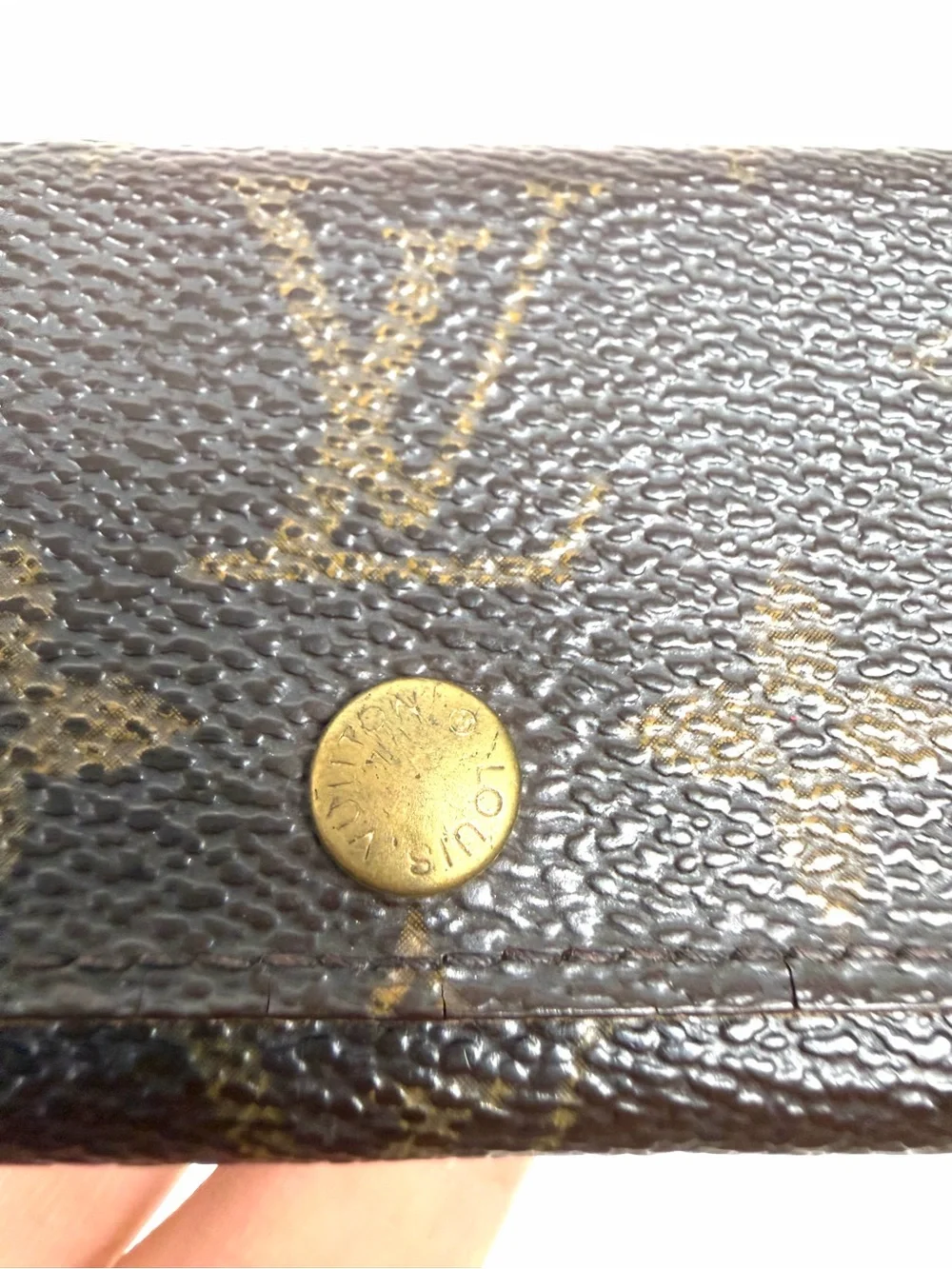 Authentic Louis Vuitton Monogram 4 Key Holder Case